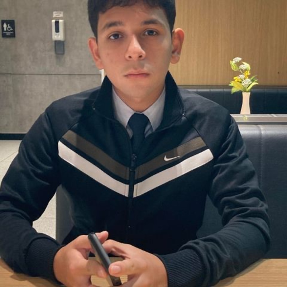 Meet your Posher, Luis